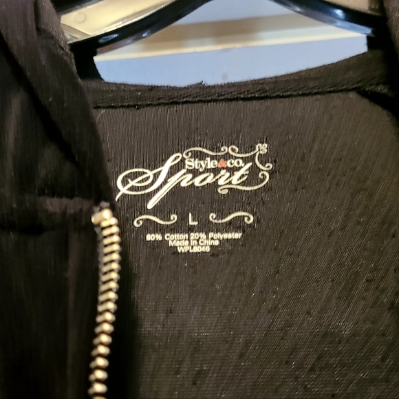 Womens velour hoody. Two front pockets with snap closure. - Picture 2 of 4